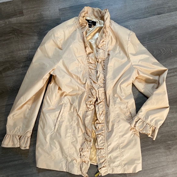 dennis basso Jackets & Blazers - Dennis Basso Lt Metallic Gold Ruffle Rain Coat